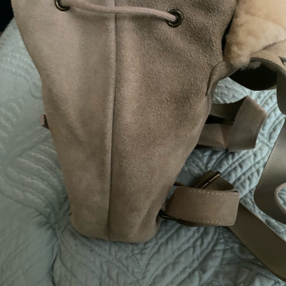 UGG backpack. (Small) - Picture 5 of 8